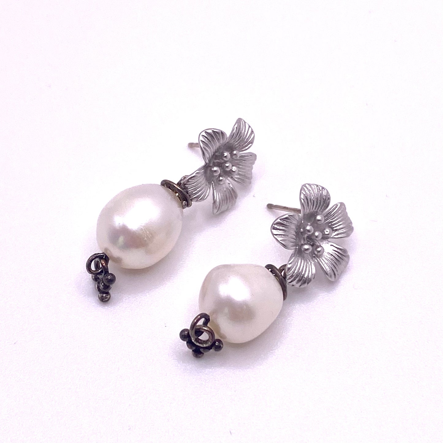 Round Pearl Silver Flower Earrings
