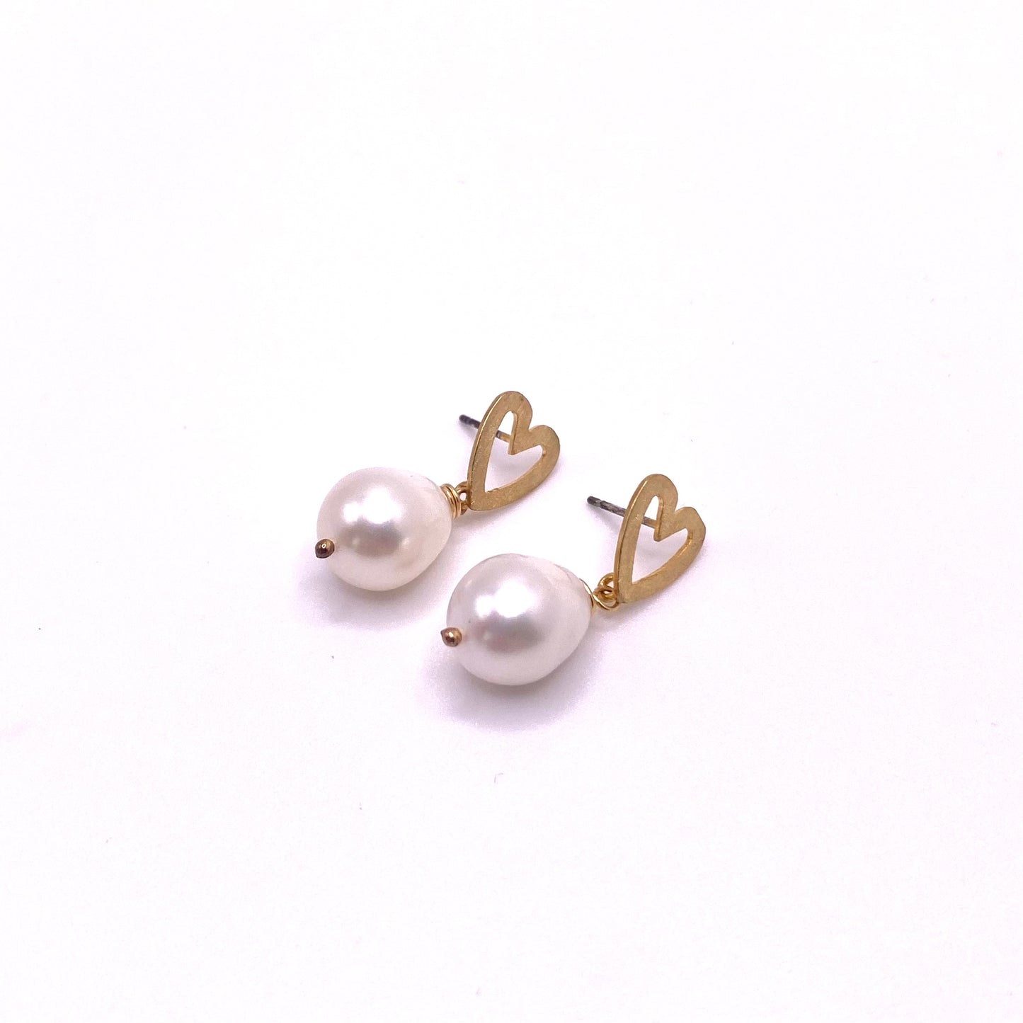 Round Pearl Gold Heart Earrings