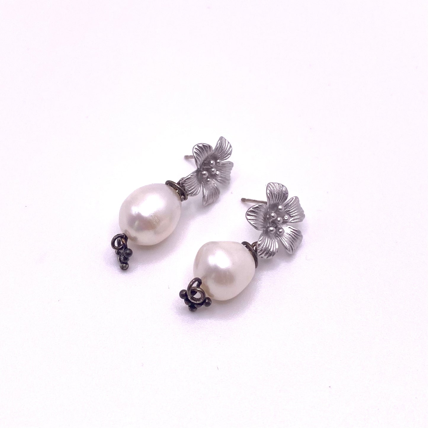 Round Pearl Silver Flower Earrings